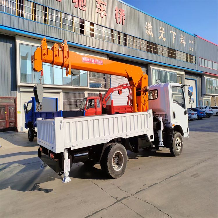 贵阳市三轮随车吊定制 农用改装机自备吊中瑞长期出售